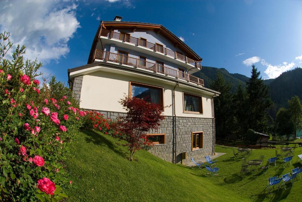 Laghetto Alpine Hotel & Restaurant Brusson Dış mekan fotoğraf