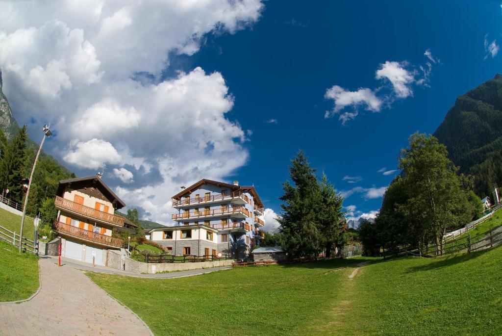 Laghetto Alpine Hotel & Restaurant Brusson Dış mekan fotoğraf