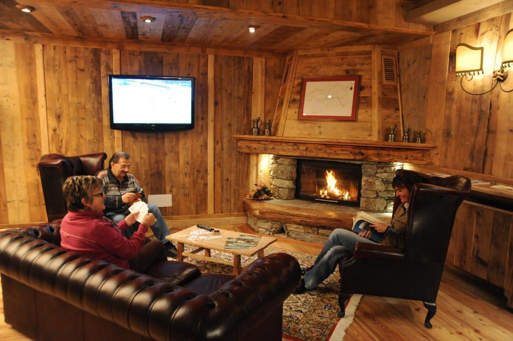 Laghetto Alpine Hotel & Restaurant Brusson Dış mekan fotoğraf