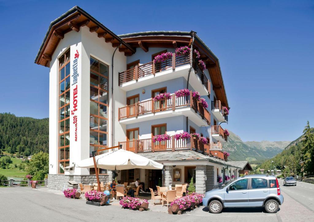 Laghetto Alpine Hotel & Restaurant Brusson Dış mekan fotoğraf